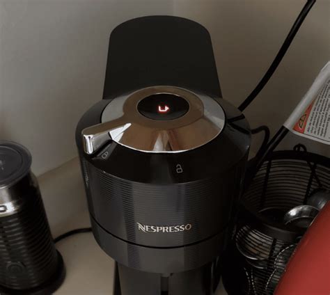 Vertuo Next: Not Pumping. 2 Red Blinks then White : r/nespresso。